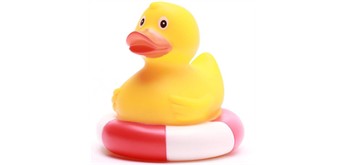 Badeente im Rettungsring - rot