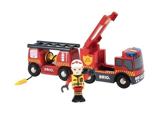 BRIO 33811 Feuerwehr-Leiterfahrzeug mit Licht und