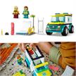LEGO® City 60403 Rettungswagen und Snowboarder | Bild 3