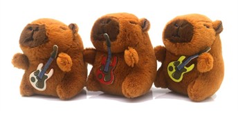 Schlüsselanhänger Plüsch Capybara mit Gitarre11 cm assortiert